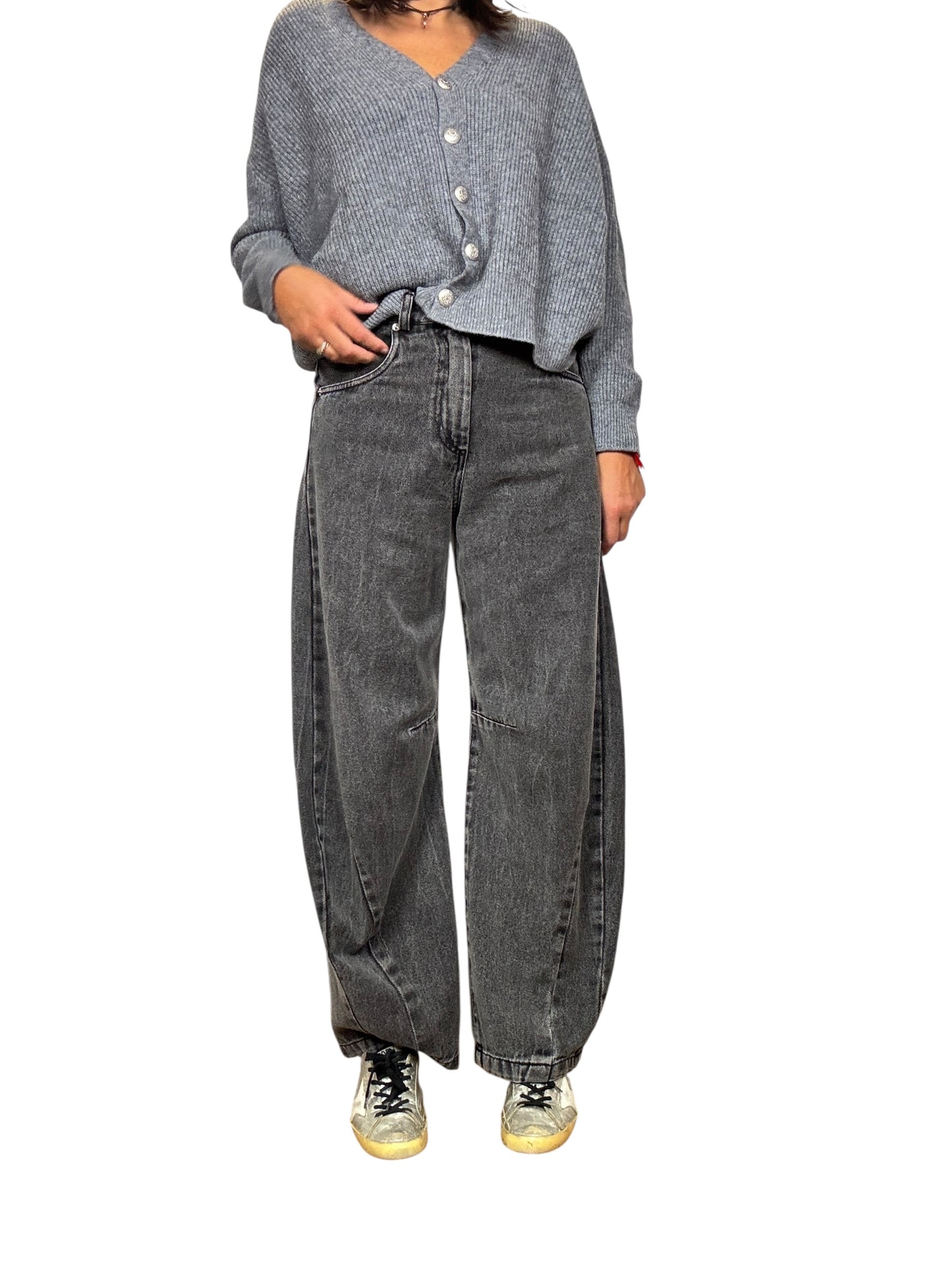 JEANS CARROT CON CUCITURE IN RILIEVO TENSIONE IN