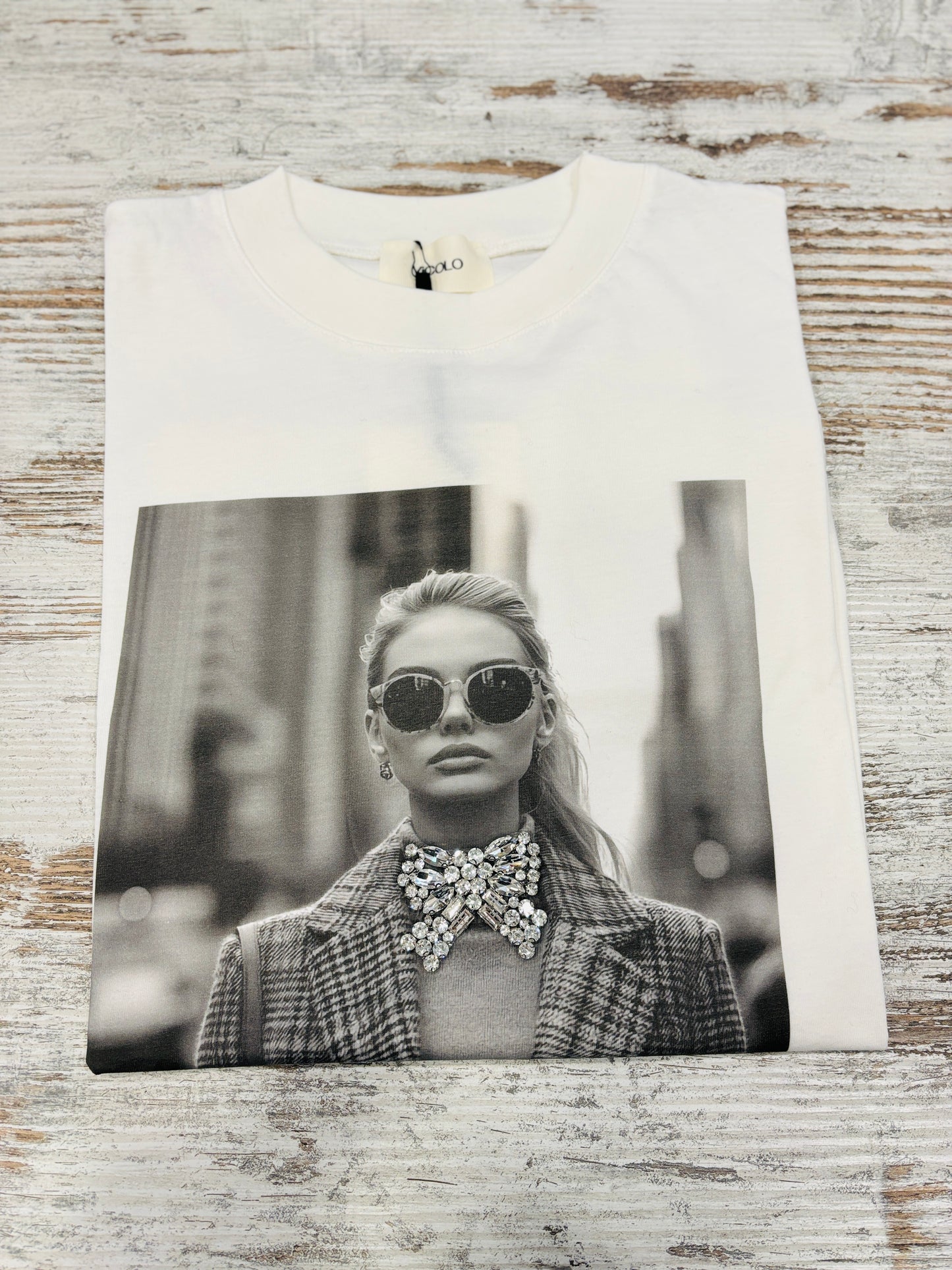 T-SHIRT CON FIOCCO STRASS VICOLO