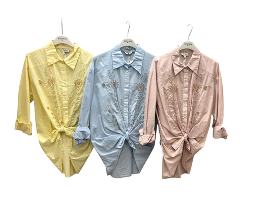 CAMICIA RICAMATA CON APPLICAZIONI SUSY MIX