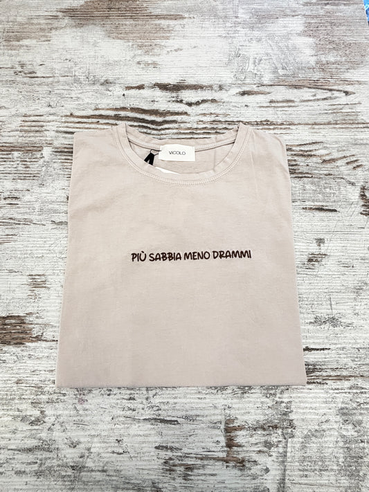 T-SHIRT PIU' SABBIA MENO DRAMMI VICOLO