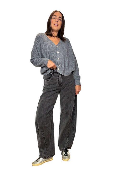 JEANS CARROT CON CUCITURE IN RILIEVO TENSIONE IN