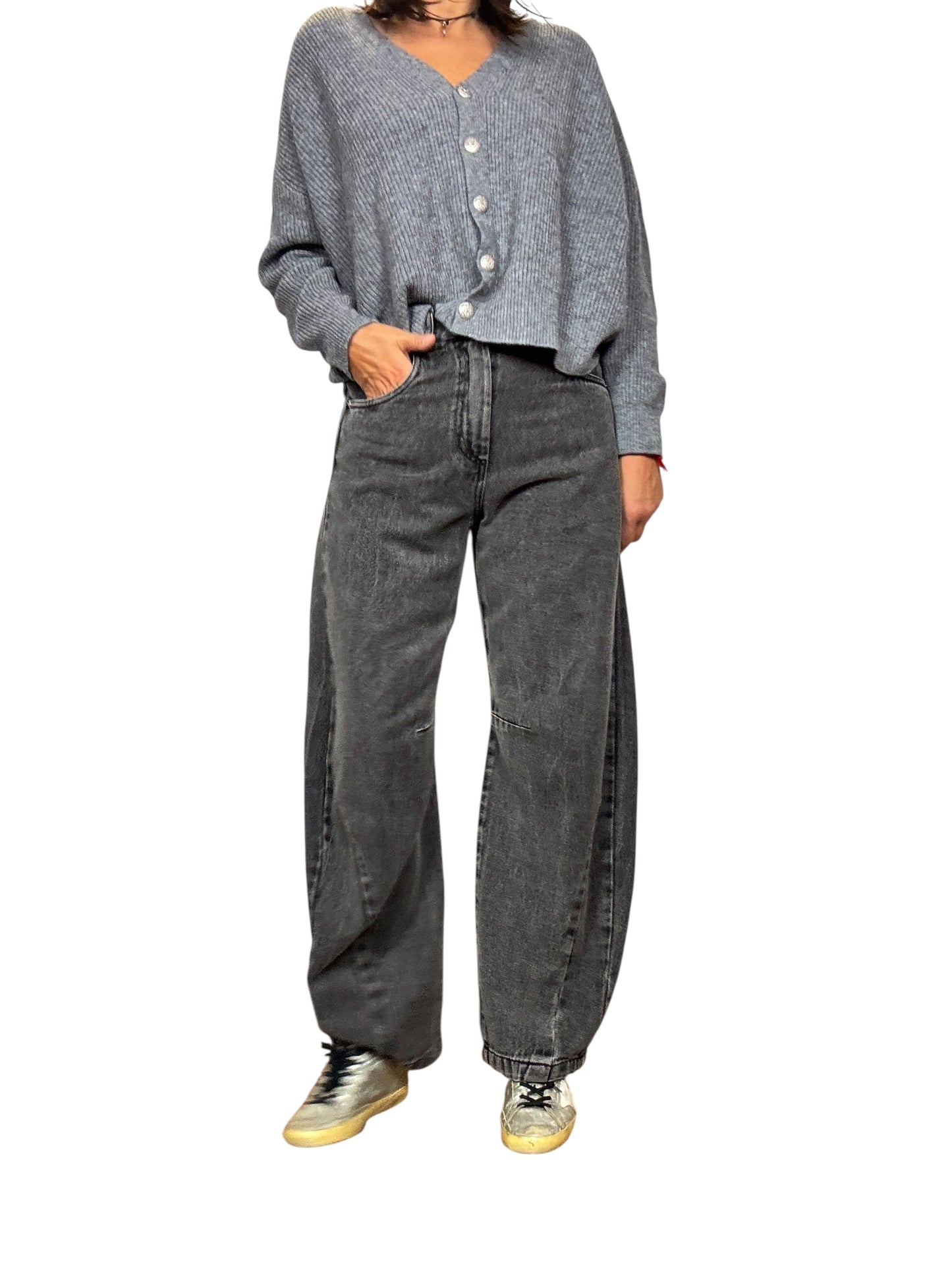 JEANS CARROT CON CUCITURE IN RILIEVO TENSIONE IN