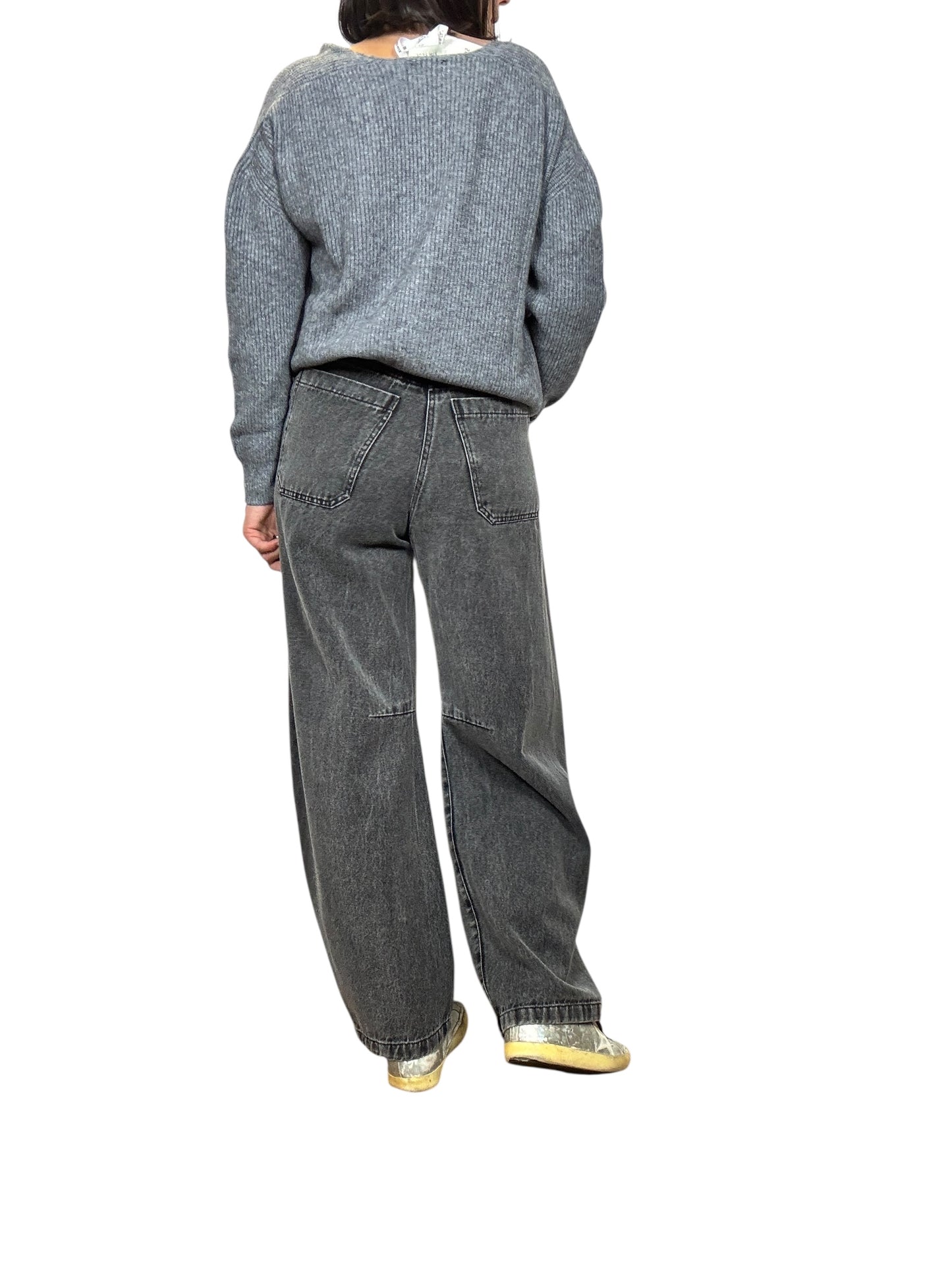 JEANS CARROT CON CUCITURE IN RILIEVO TENSIONE IN