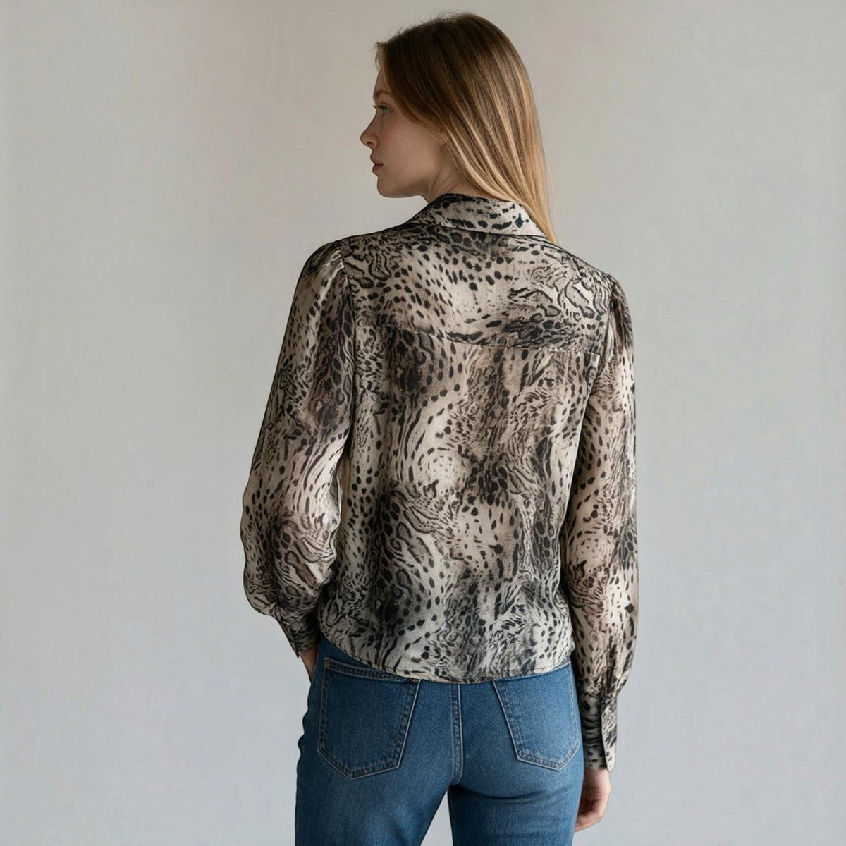 Camicia XE BLU Abbigliamento Donna a maniche lunghe con stampa pitonata, in misto viscosa e lana, vista posteriore